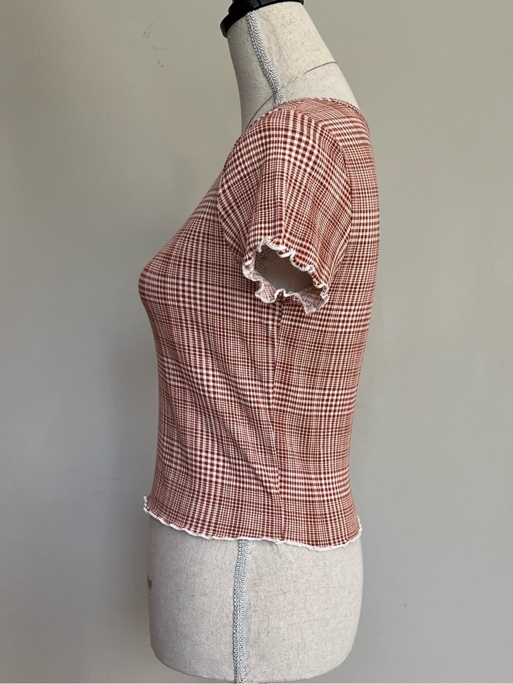 American Eagle Outfitters Rust & White Plaid Lettuce-Edge Crop Top - Picture 3 of 7